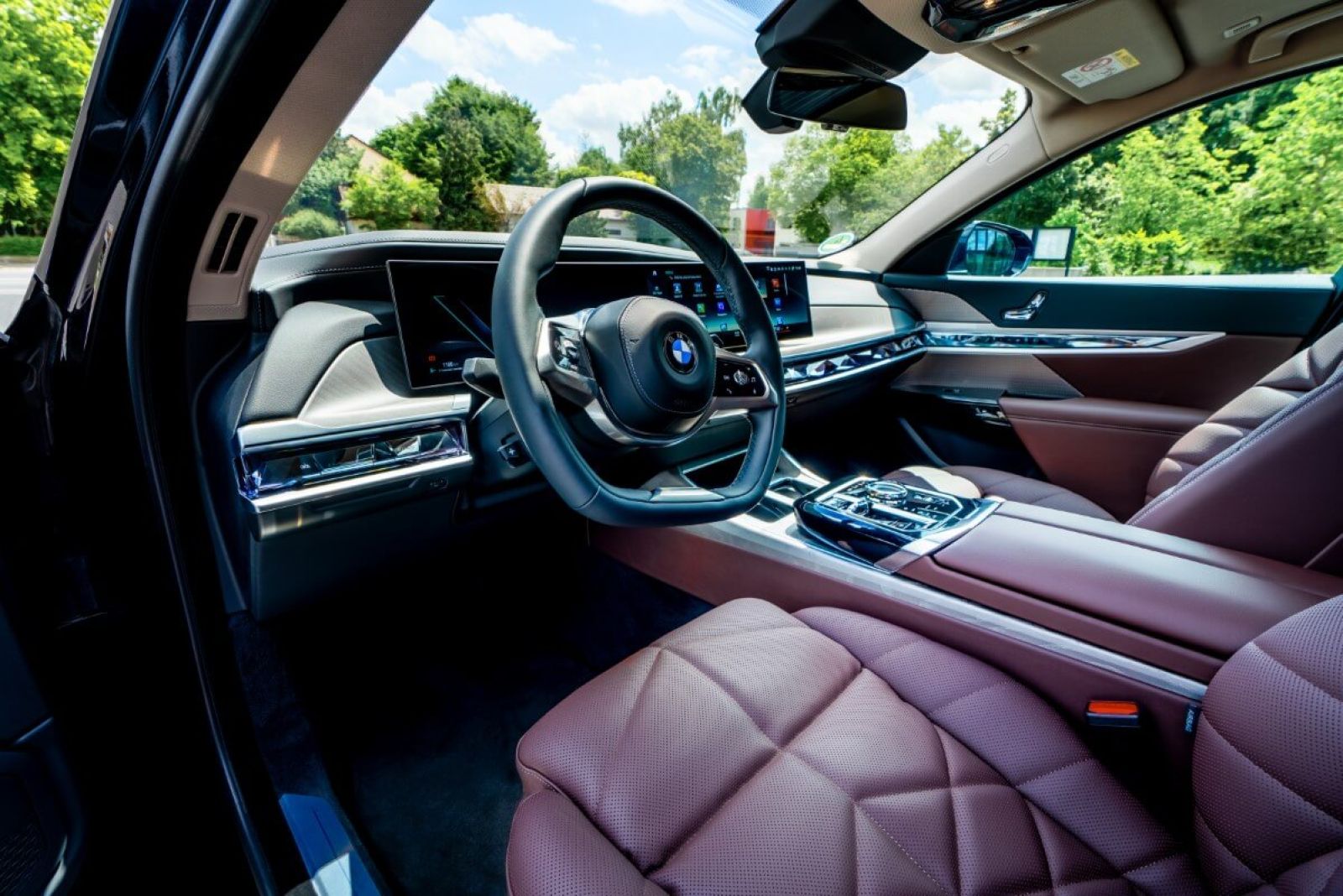 Limousine BMW 740d xDrive Innenraum vorne.